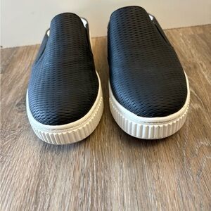 SOUL Naturalizer Black Slip-On Flats Size 6M